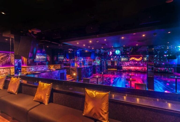 Copacabana Tourist's Book The World's Travel Guide